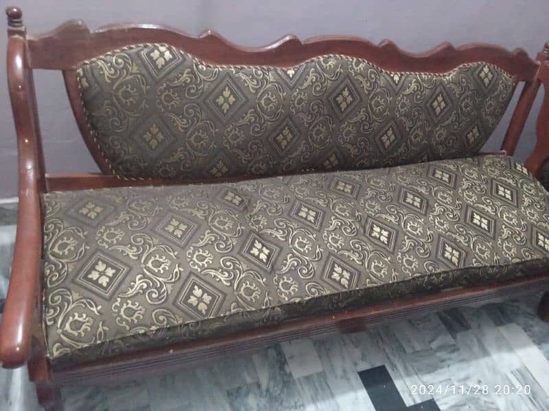 Sofa set for urgent sale 2