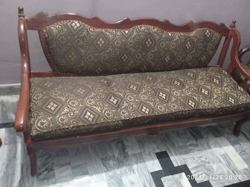 Sofa set for urgent sale 3