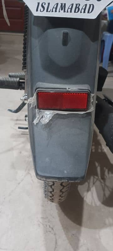 Honda pridor 100 cc ( 2000 km use) 1