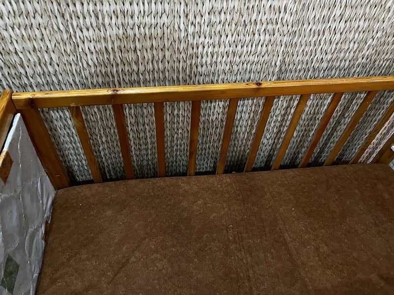 baby swing court with mattress in good condition 3