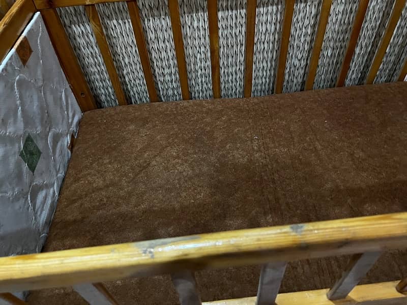 baby swing court with mattress in good condition 8