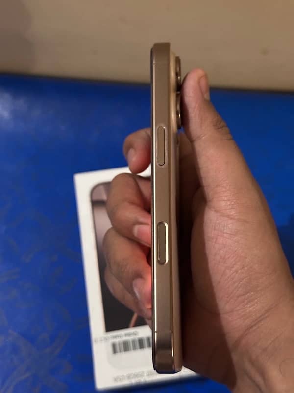 iPhone 16 Pro (Factory Unlocked) 4