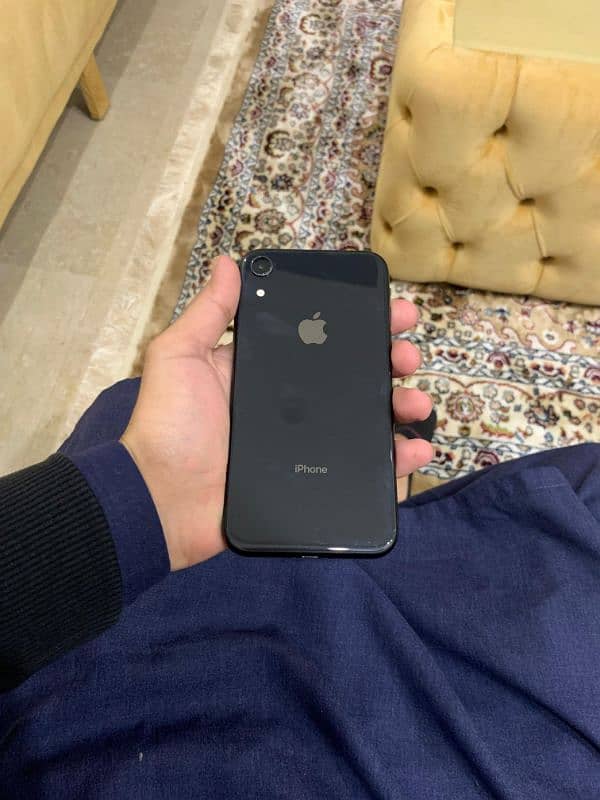 iPhone XR 1