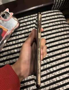 IPHONE XS MAX IN GREAT CONDITION AND beige COLOUR PTA APPROVED