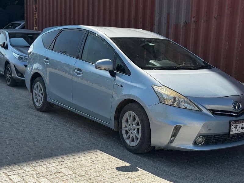 Toyota Prius Alpha 2013-2017 8