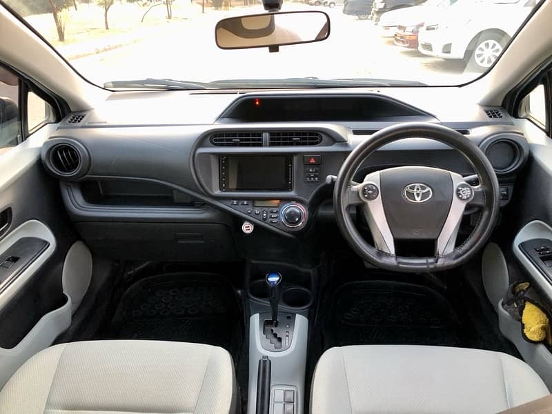 Toyota Aqua L 2013 9