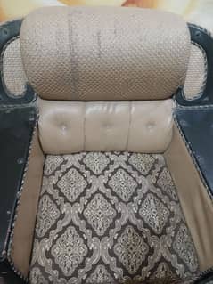 3+2+1 Sofa set For sale Achi condition hai Ap pictures dykh skhty hain