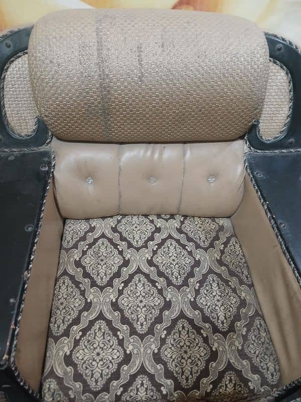 3+2+1 Sofa set For sale Achi condition hai Ap pictures dykh skhty hain 0