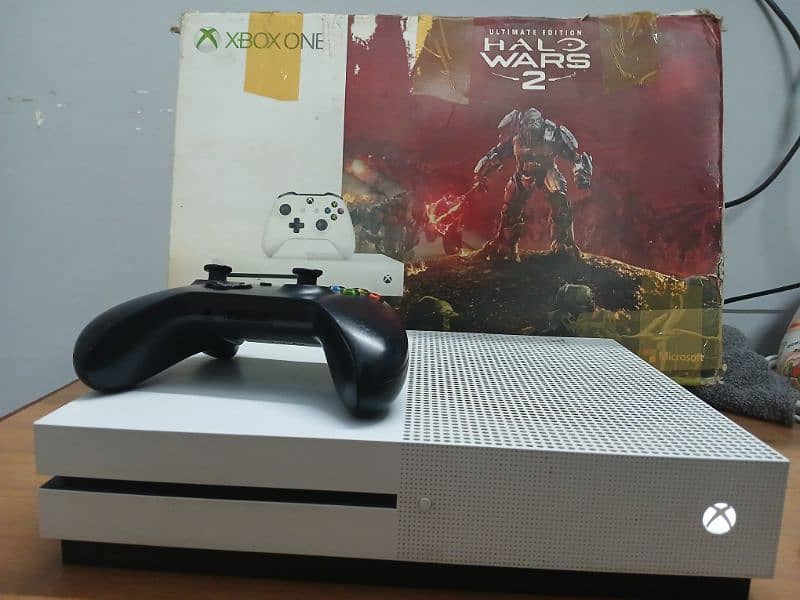 xbox 1 s 1tb purchased from UAE in very condition 10/10 genuine 1