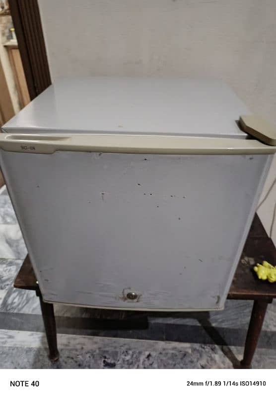 room fridge for sale in good conditio 0