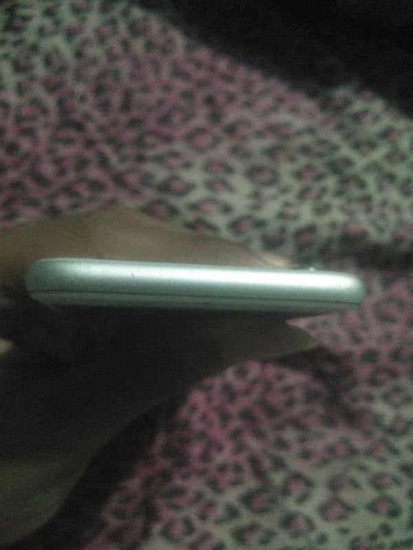 i m selling my iphone 6s 4