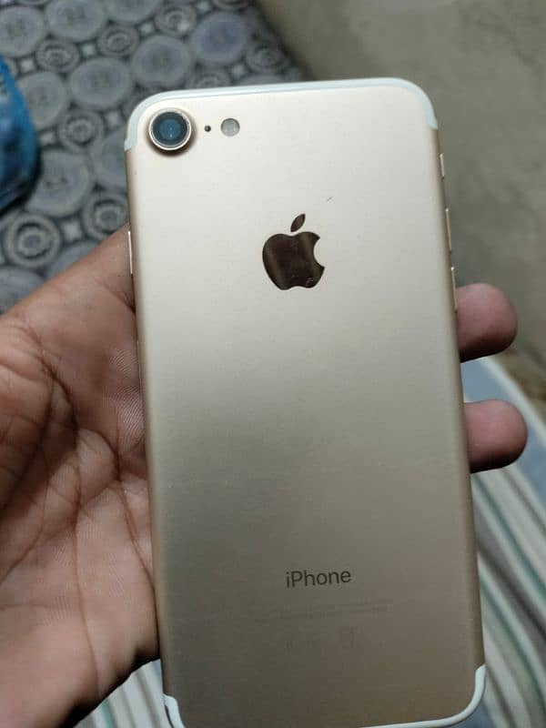 iphone7 pta bilkul ok set he koi masla nahi  number 03098062085 /32gb 2