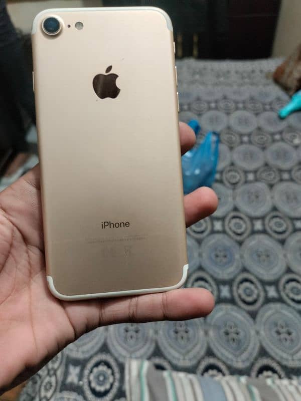 iphone7 pta bilkul ok set he koi masla nahi  number 03098062085 /32gb 3