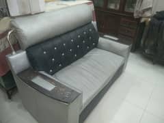 1 2 3 Sofas urgent sale good condition