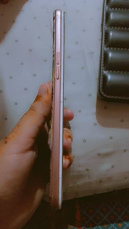 Oppo F1s 1