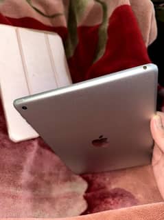 9th generation ipad 256GB Canadian