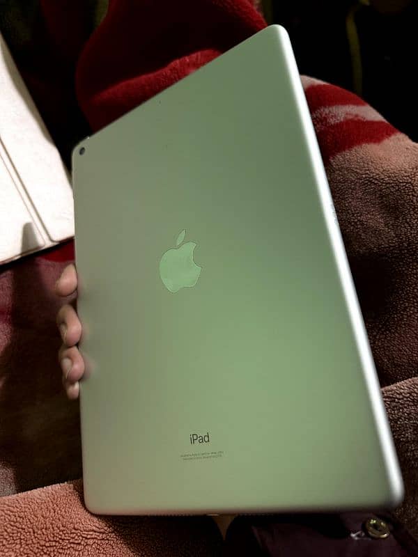 9th generation ipad 256GB Canadian 1