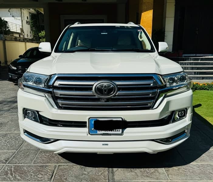 Toyota Land Cruiser 2016 1