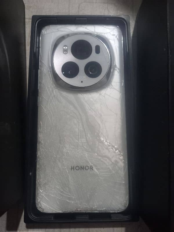 Honor magic 6 Pro with box and charger 1