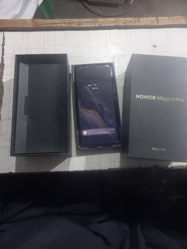 Honor magic 6 Pro with box and charger 4