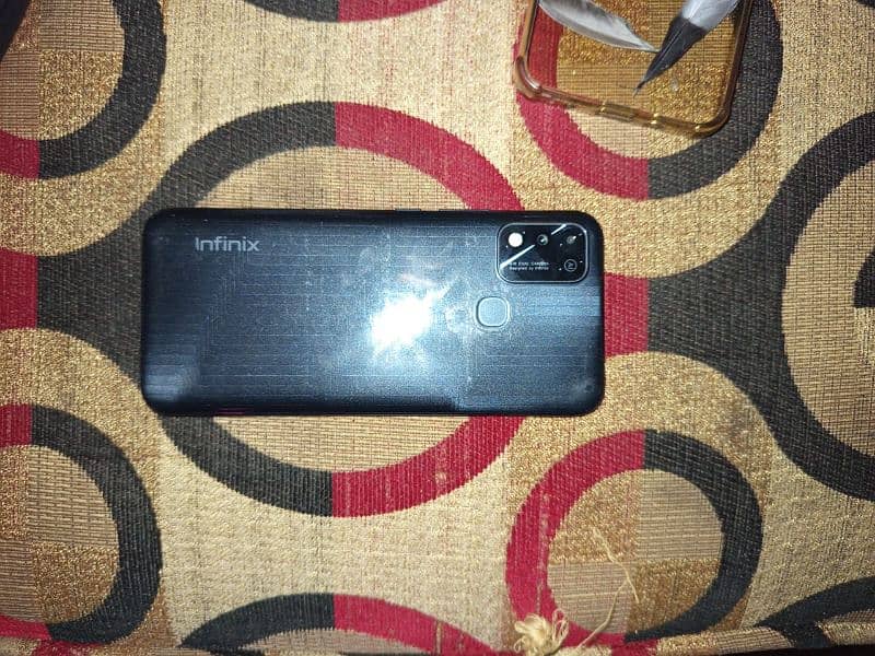 Infinix hot 11 play 6 month use no screen scarhes. 2