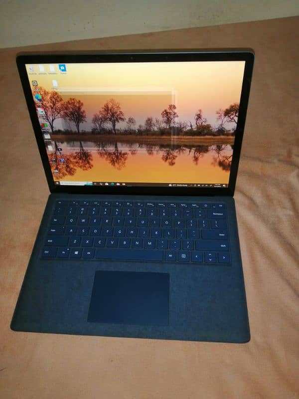 Microsoft Surface Laptop Intel Core i5 7th Gen 8GB RAM 256GB SSD 6