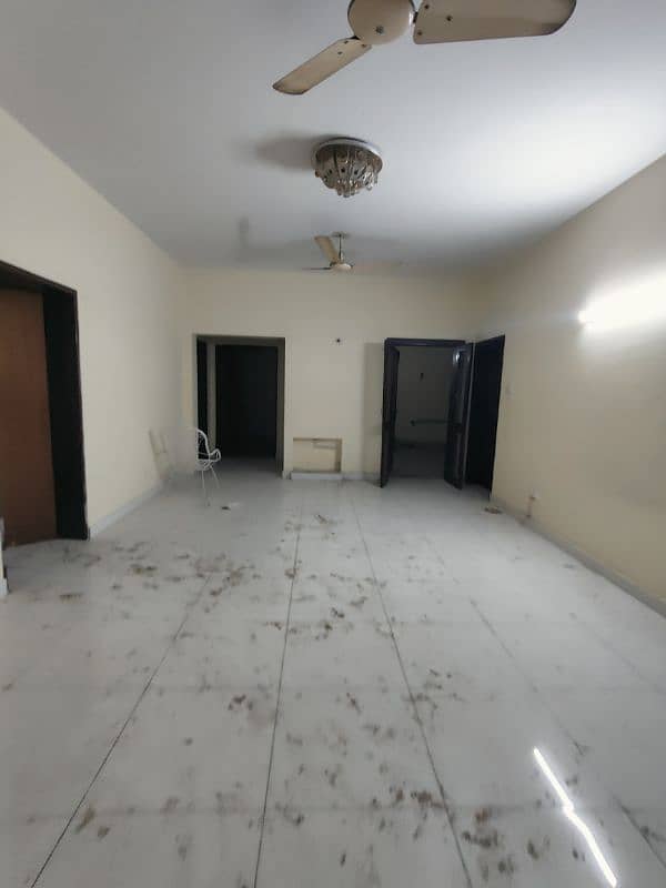 ALLAMA IQBAL TOWN 15 MARLA SEPARATE UPPER PORTION  FOR RENT IN PRIME 1