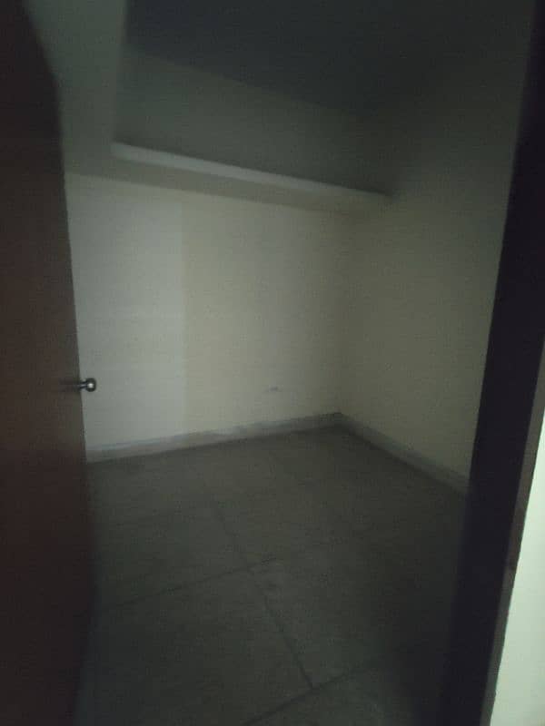 ALLAMA IQBAL TOWN 15 MARLA SEPARATE UPPER PORTION  FOR RENT IN PRIME 9