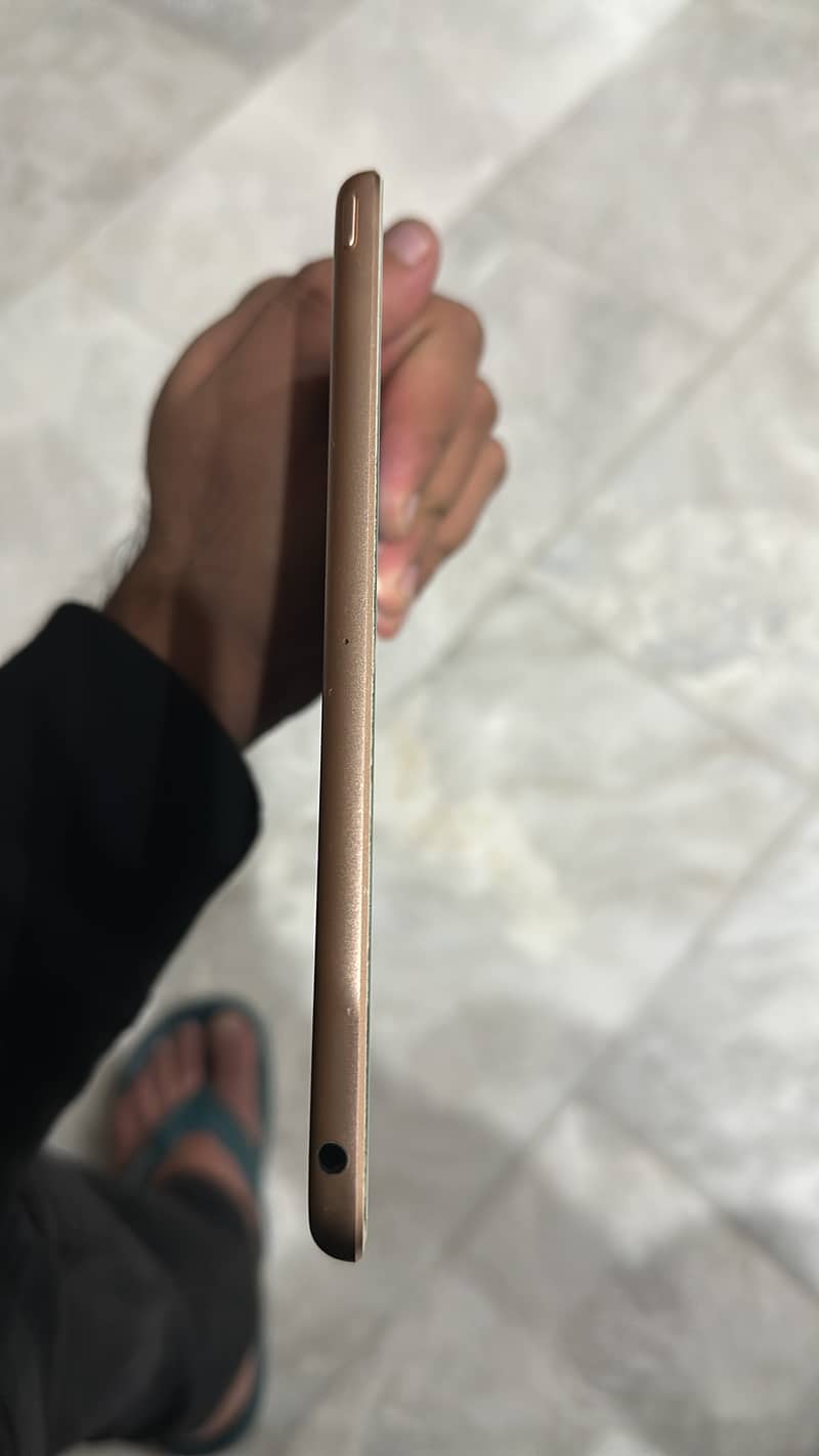 Apple IPad 6th generation | US Model 3