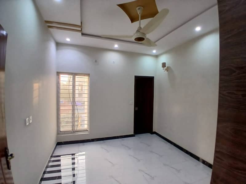 Lahore jubli town Furnished family room girl student room for rent 0