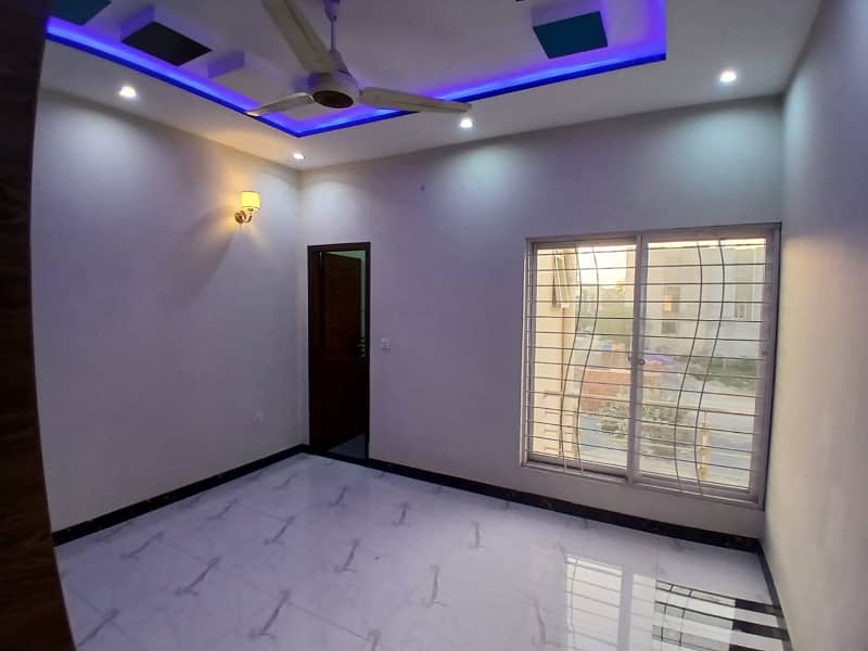 Lahore jubli town Furnished family room girl student room for rent 2