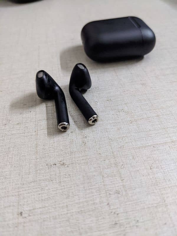 Airpods 2 Generation 4