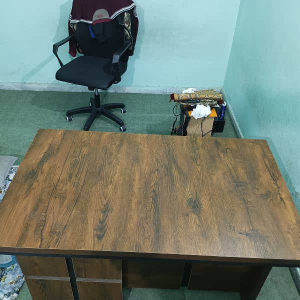 Executive table for sale 1