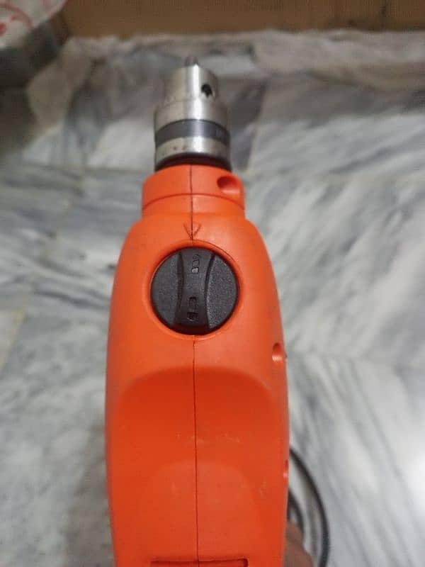 Black decker drill maching 550w for sale 10 by 10 4