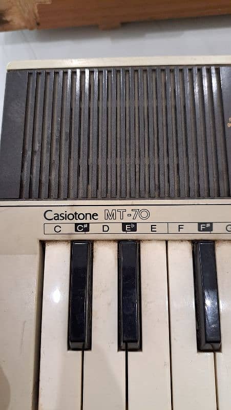 Casio MT-70 49 keys Keyboard Piano Synthesizer 1