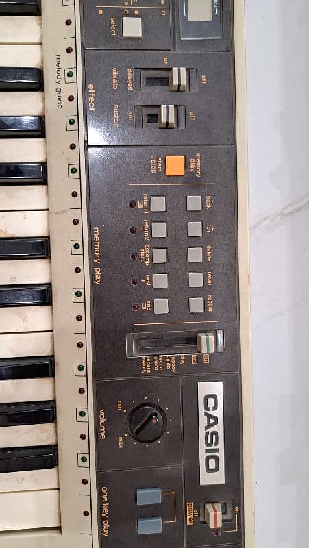 Casio MT-70 49 keys Keyboard Piano Synthesizer 3