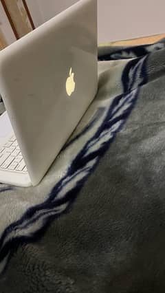 Macbook 2010 core 2 duplus Original charger worth 6000/-