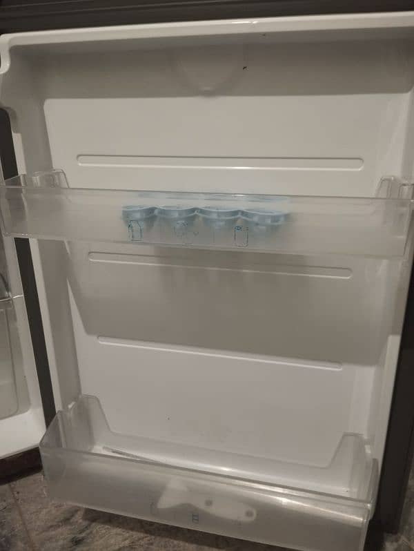 Haier HRF 216 Glass door refrigerator 5