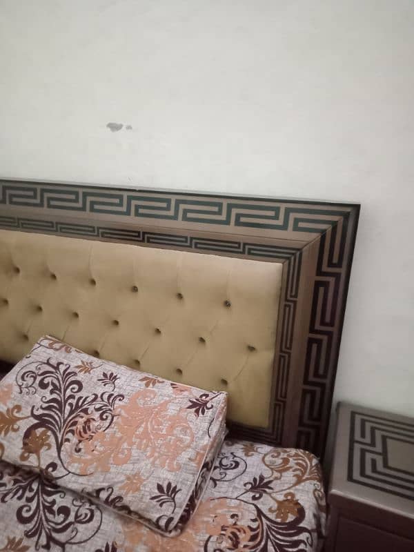 bed 10 by 10 good condition 4