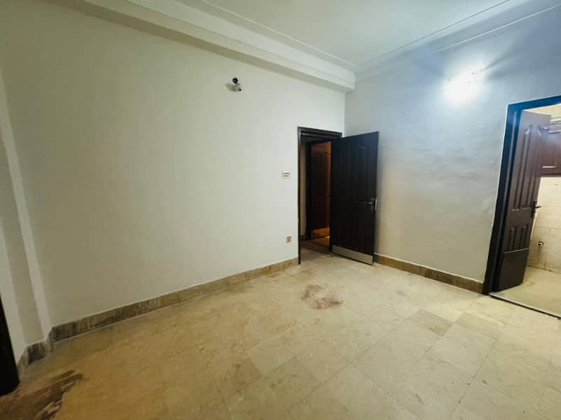 Flat For Rent In Main Market Gulberg Al Ghani Building, 2 Rooms , Kitchen Washroom 8