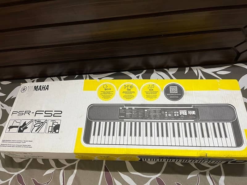 Yamaha piano PSR- F52 0