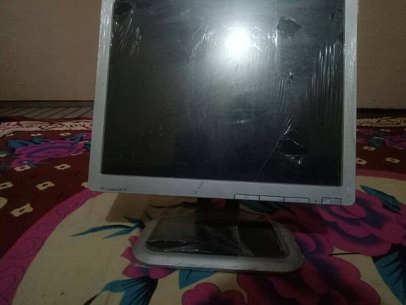 HP monitor in used best condition h 10/10  no fault everything okay 2