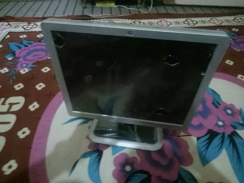 HP monitor in used best condition h 10/10  no fault everything okay 3