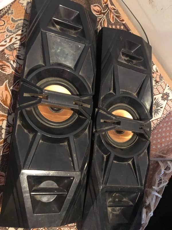 sound speakers available 10/10 conditions 2