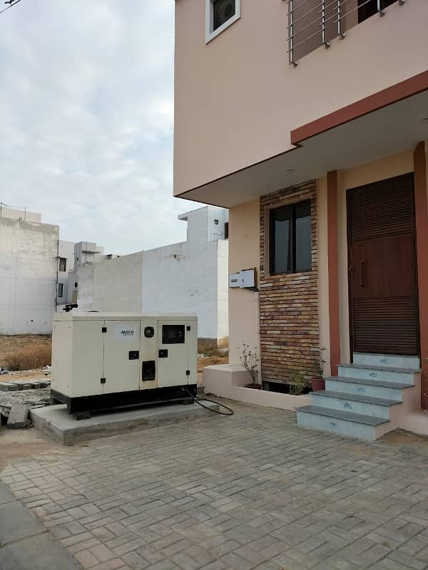 PUNJABI COMFORT, 4 Bed Lounge, 3 Bed DD Lounge, With Roof Top, Lift, Standby Generator, Ready To Move. 24