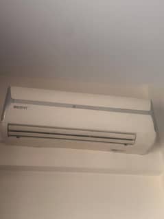 Split AC 1 ton orient brand (non imverter) in good condition