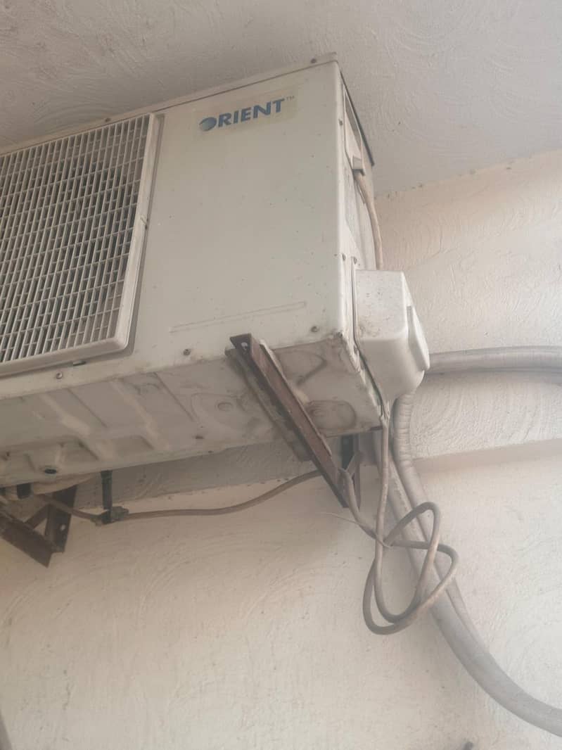 Split AC 1 ton orient brand (non imverter) in good condition 2