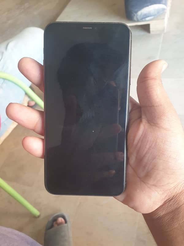 Iphone 11pro max 64gb with box factory unlock 6