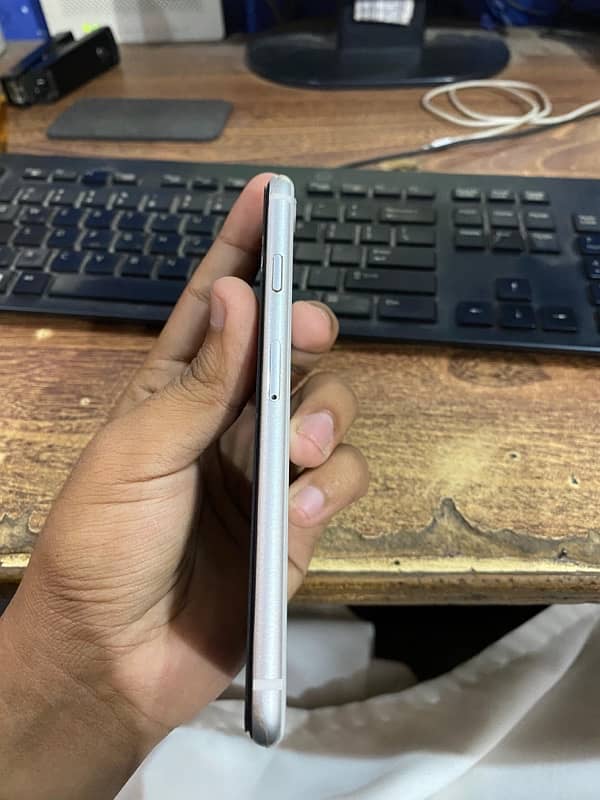 I Phone SE 2020 urgent sale 7