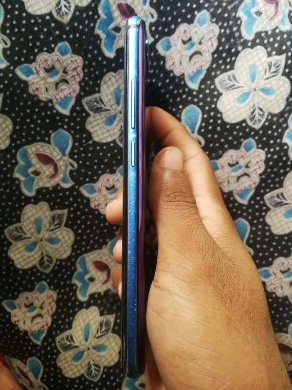 Honor 10.4 ram. 128 Rom. Acha mobile hai pubg ma 60. fps hai 3